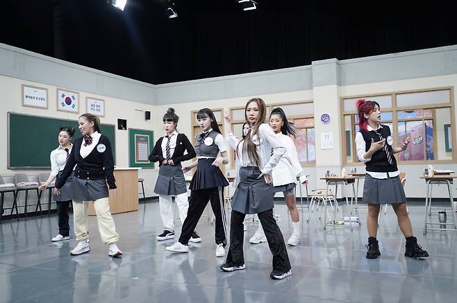 SUfa leader emailA special dance lecture will be held.JTBC Knowing Bros, which will be broadcasted on November 20th, is a hot topic entertainment SUfa leader nightMonica, Honey Jay, Aiki, Lee Hei, Hyojin Choi, Gabi, Noje and Lee Jung appear as transfer students.Especially, Monica, who is called the teacher of dancers, transformed into a dance instructor at his brothers school and showed a lecture on dance.Monica said, The Old School has poppins, rockings, and new schools include hip-hop, crumps, and houses. She chose points about the detailed genre of street dance gods that she might have felt unfamiliar.Other leaders also showed demonstration dances and conducted a richer class, and a leader who did not see it anywhereIn the special lecture of colabor dance, my brothers were impressed by the extension.