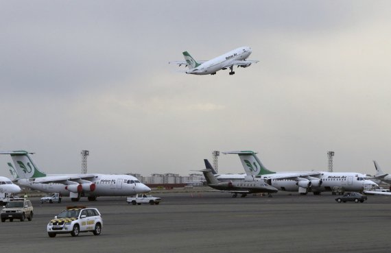 지난 2016년 2월 7일 이란 테헤란의 메라바드 공항에서 촬영된 마한항공 여객기들.AP뉴시스