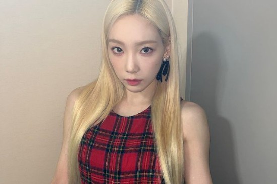 Singer Taeyeon caught the eye by revealing the recent status of showing off fairy visuals with blonde hair.Taeyeon posted a picture on his 21st day with an article entitled Bold Gold Gold Gold through his instagram.The photo shows Taeyeon, who is dyed blonde, staring at the camera in a checkered sleeveless dress.Taeyeon, with white skin and doll-like features and a mysterious atmosphere with blonde hair, is admirable with unrealistic visuals like Fairytale fairy.On the other hand, Taeyeon is meeting fans through TVN Amazing Saturday - Doremi Market and Waves original web entertainment Tanky Box.