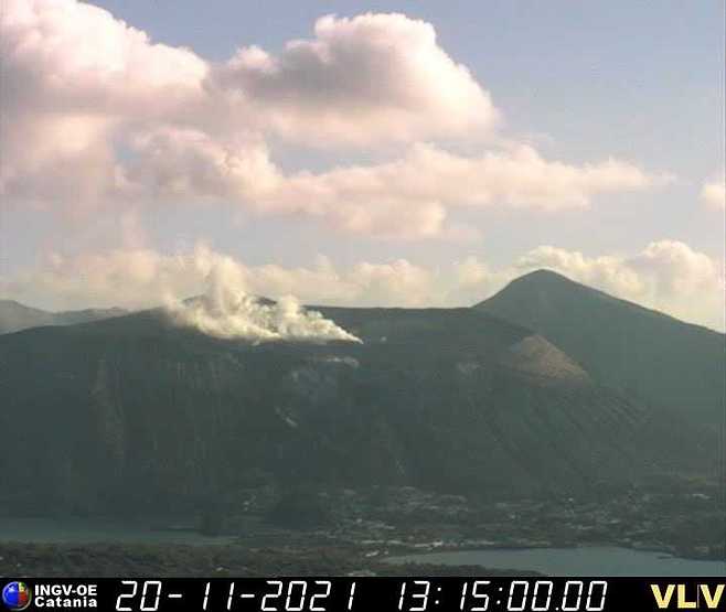 리파리섬에서 불카노섬의 화산을 바라본 모습.(사진=INGV 웹캠)