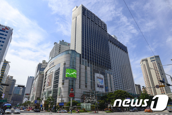 서울 소공동 롯데백화점과 롯데호텔 전경.2016.9.18/뉴스1 © News1 허예슬 인턴기자