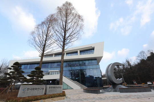 한국화학연구원은 요소수 검사기관으로 새로 지정돼 다음달 6일까지 검사 업무를 수행한다.