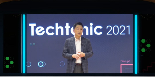 이상욱 삼성SDS 연구소장이 23일 '테크토닉 2021'에서 발표를 하고 있다. 온라인 영상캡처