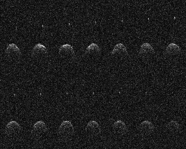이 14개의 이미지는 2003년 11월 23일, 24일, 26일에 찍은 디디모스와 디디문의 모습이다.(사진=NASA)