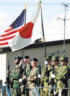 일본 자위대와 주일 미군 병사들의 모습./조선일보DB