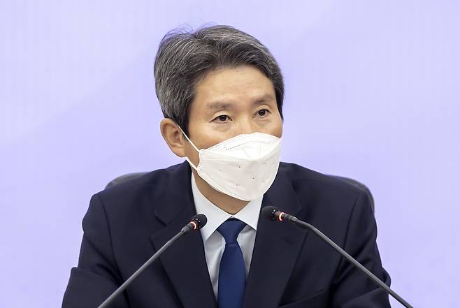 이인영 통일부 장관이 24일 서울 남북회담본부에서 열린 출입기자단 간담회에서 발언하고 있다. [연합]