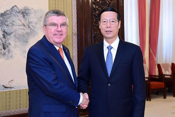 2016년 중국 베이징을 방문한 바흐 IOC위원장(왼쪽)과 장가오리 전 부총리(오른쪽)(사진=신화통신)