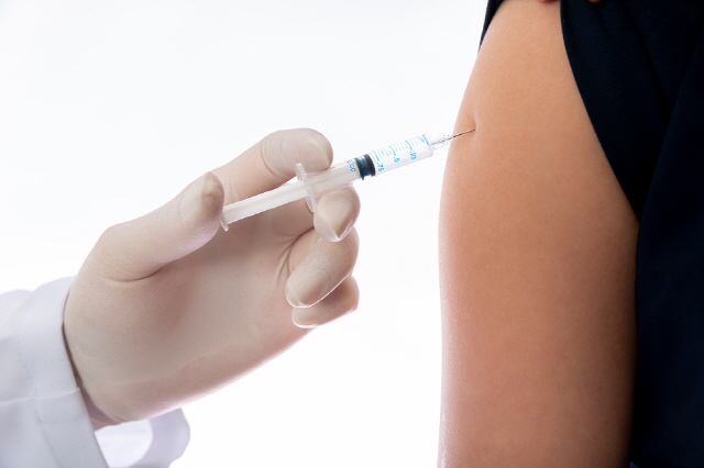 대한의사협회에서는 코로나19 백신 부스터샷 접종을 권고했다
