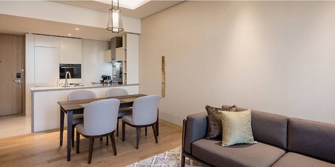 객실 내부에 취사시설을 갖춘 가족호텔의 모습 /사진=그랜드 머큐어 앰배서더 호텔 앤 레지던스 서울