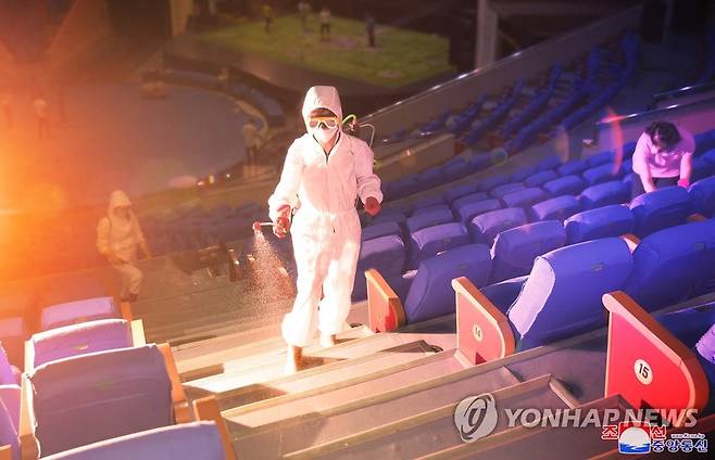 북한 평양교예극장, 소독사업 강화 [연합뉴스 자료사진]