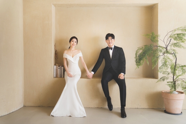 김정빈(SSG랜더스)이 다음달 5일 인천 그랜드호텔 웨딩의 전당에서 서윤민씨와 결혼식을 올린다. /사진=SSG 제공
