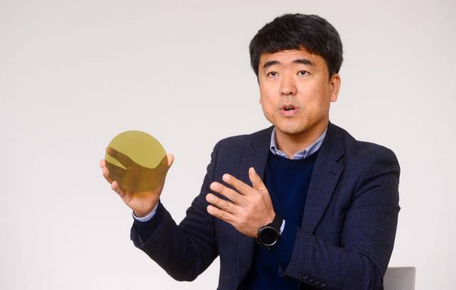 구갑렬 쎄닉 대표이사는 SiC 반도체 웨이퍼의 국내 자체 생산을 통해 '메이드 인 코리아' 얼라이언스를 구축할 것이라고 밝혔다. 지난 23일 오후 서울시 용산구 헤럴드스퀘어에서 구 대표가 본지와 인터뷰를 하고 있다. [사진=이상섭 기자]