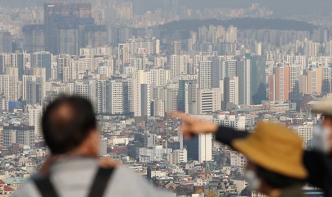서울 남산에서 바라 본 서울 시내 아파트. [연합]