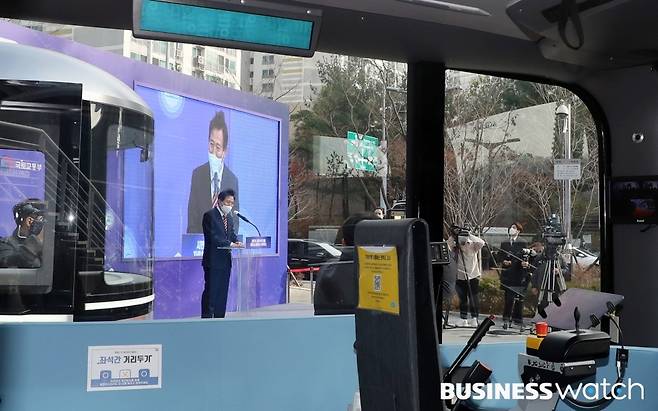 오세훈 서울시장이 29일 자율주행 선포식이 열린 서울 마포구 에스플렉스에서 인사말을 하고 있다./사진=이명근 기자 qwe123@