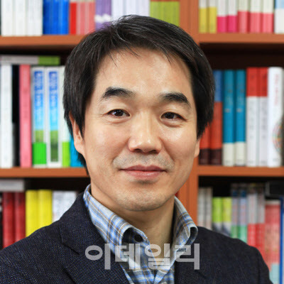 한국출판인회의 선정 ‘2021 올해의 출판인’ 본상 수상자로 선정된 주연선 은행나무출판사 대표. (사진=한국출판인회의)