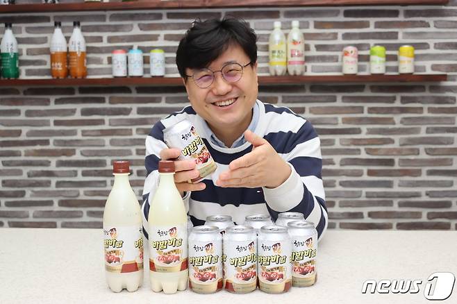 박민서 국순당 혁신사업본부 팀장이 25일 국순당 서울사무소에서 국순당이 해태아이스크림과 함께 내놓은 '쌀 바밤바밤'을 소개하고 있다. © 뉴스1 황덕현 기자