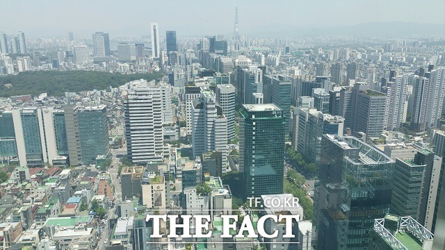 한국은행이 발표한 '조사통계월보: 우리나라 경상수지 흑자 요인 분석'에 따르면 한국 GDP 대비 경상수지 흑자 비율은 2000~2011년 연평균 1.5%에서 2012~2021년 5%대로 약 3.5%p 상승했다. /더팩트 DB