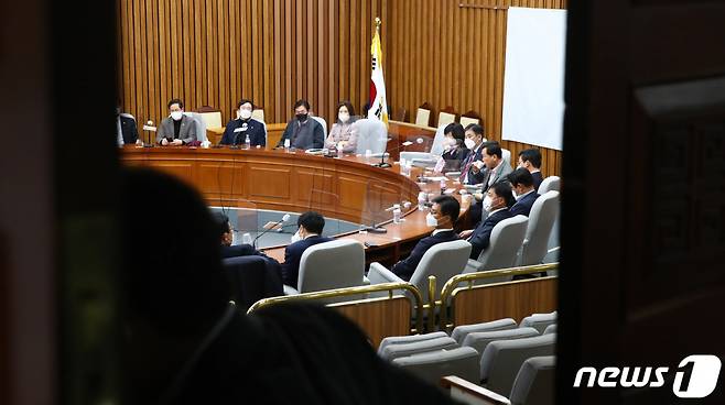 30일 오후 국회에서 국민의힘 초선 의원 총회가 열리고 있다. 2021.11.30/뉴스1