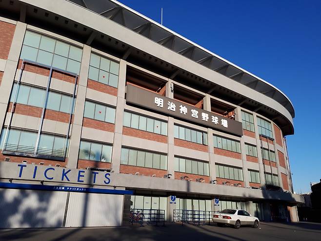 메이지 진구 야구장 전경. 조성관 작가 제공