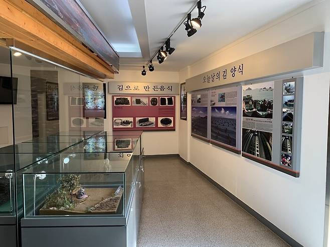전남 광양시 김 시식지1길 57-6 ‘광양 김 시식지’ 안 김 역사관 내부 전경.