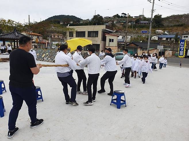 광양시가 올해 6~11월 문화재청의 지원을 받아 ‘생생문화재 오감만족 광양 김 여행’ 행사를 열었다.