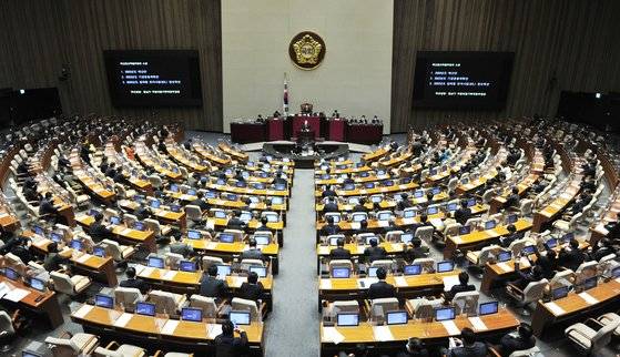 홍남기 경제부총리 겸 기획재정부 장관이 3일 오전 서울 여의도 국회 본회의장에서 열린 2022년도 예산안 처리 관련 제391회국회(정기회) 제13차 본회의에서 제안설명을 하고 있다. [뉴스1]