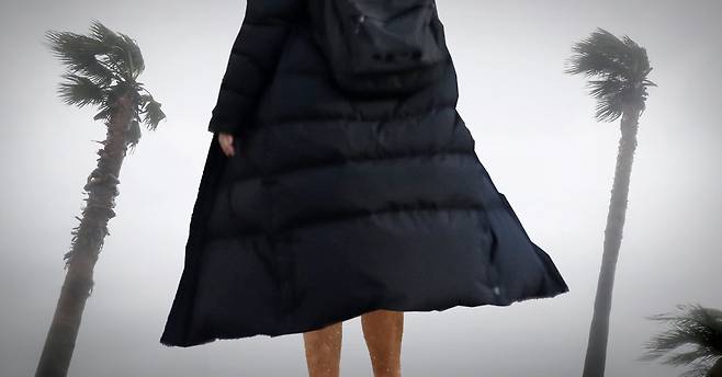 여성 앞에서 신체 특정 부위를 노출한 혐의로 기소된 20대 공무원에게 벌금형이 선고됐다. [중앙포토]