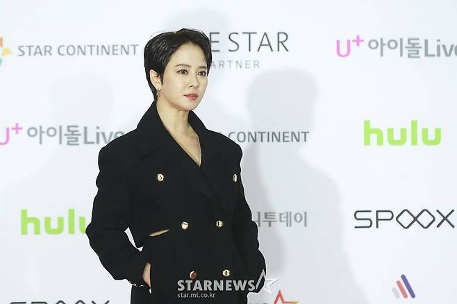 배우 송지효가 2일 오후 서울 강서구 등촌동 KBS 아레나에서 열린 2021 Asia Artist Awards (2021 아시아 아티스트 어워즈, 2021 AAA) 레드카펫에서 포즈를 취하고 있다.  스타뉴스가 주최하고 AAA 조직위원회가 주관하는 AAA는 어디에서도 보지 못했던 새로운 무대를 선보이며 전 세계 팬들의 눈과 귀를 사로잡아 명실상부 NO.1 글로벌 시상식으로 거듭났다. /사진=AAA 기자 star@