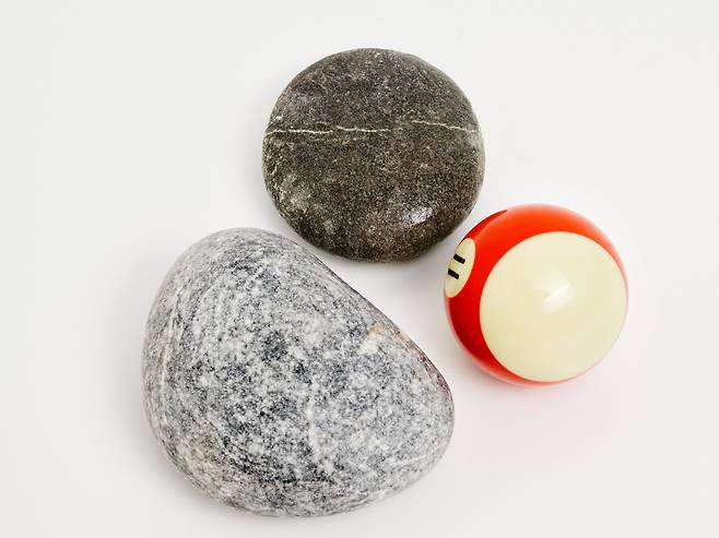 조약돌은 현대차 당구공은 기아차./사진제공=윌북