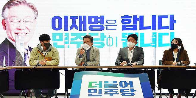 더불어민주당 이재명 대선 후보가 지난 2일 오후 서울 여의도 당사에서 열린 대한민국 대전환 선대위 공개간담회에서 발언하고 있다. /연합뉴스