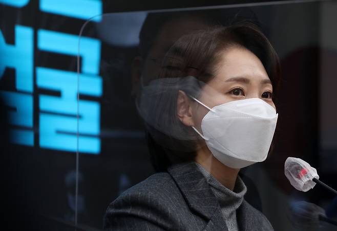 조동연 신임 공동상임선대위원장이 지난달 서울 여의도 중앙당사 브리핑룸에서 열린 공동상임선대위원장 인선 발표 기자간담회에서 취재진의 질문에 답하고 있다. /연합뉴스