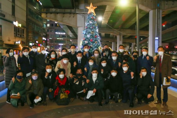 의왕시 1일 주요상권 대형 성탄 점등식 개최. 사진제공=의왕시