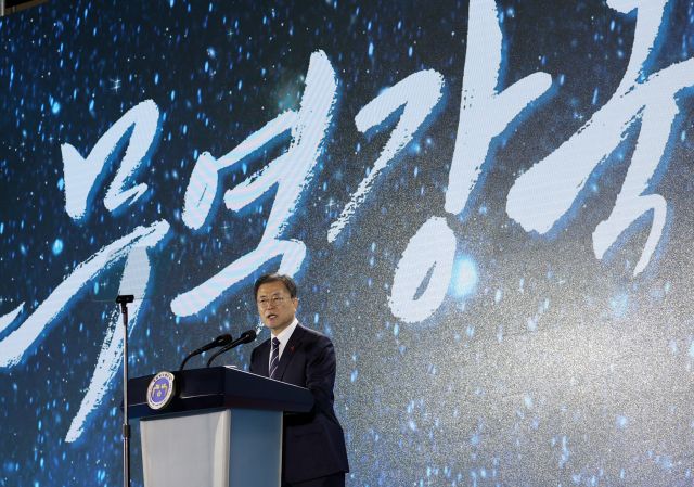 문재인 대통령이 6일 서울 강남구 코엑스에서 열린 제58회 무역의날 기념식에 참석, 축사하고 있다. 연합뉴스