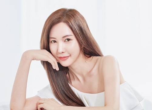 신주아 전속계약 사진=알앤디컴퍼니