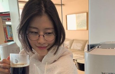 Model Lee Hyun-yi has reported on his recent situation.On the afternoon of the 6th, Lee Hyun-yi posted a picture on his instagram.Lee Hyun-yi in the photo is enjoying a relaxing time with a coffee cup. She admired the visuals shining even in the face without a toilet.The netizens responded in various ways such as Can I go to drink coffee and It is too good.Meanwhile, Lee Hyun-yi married her Husband, a non-Celebrity, in 2012, and has two sons. Lee Hyun-yi has appeared on SBS Shouldering Girls EBS1 Your Literacy this year.