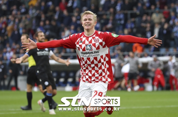 FSV 마인츠 05 공격수 요나단 부르카르트.