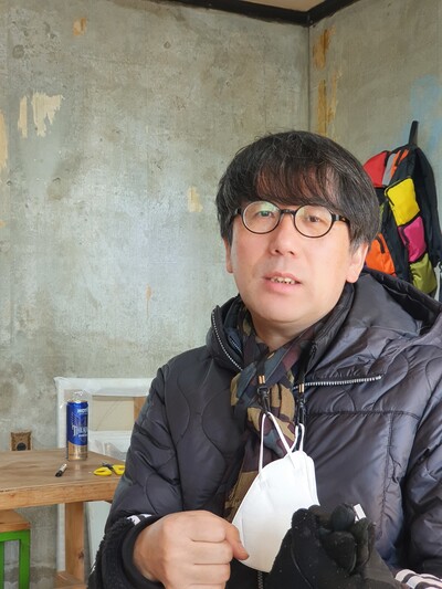 청주에서 활동중인 조송주 문화기획가 겸 드로잉(소묘) 작가. 오윤주 기자
