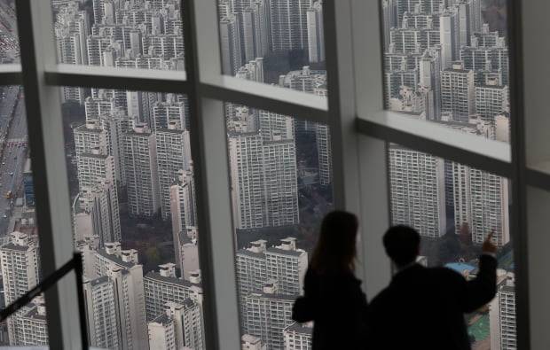 서울 송파구 롯데월드타워 서울스카이에서 바라본 잠실  아파트 모습. 사진=연합뉴스