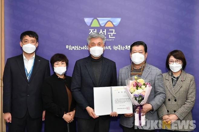 강원 정선군자원봉사센터(소장 장기봉)는 행정안전부와 한국중앙자원봉사센터로부터 코로나19 예방접종지원 자원봉사활동 우수센터로 선정됐다고 7일 밝혔다.