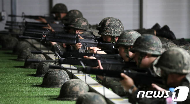 예비군 훈련.. 2018.3.31/뉴스1 © News1 구윤성 기자