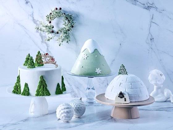 그랜드 인터컨티넨탈 서울 파르나스의 그랜드 델리는 블루베리 콩피(시럽에 재료를 넣고 오래 끓인 잼류) 케이크에 생크림과 오레오 크림을 섞어 얹은 '이글루 케이크' 등 11종을 선보였다. 사진 그랜드 인터컨티넨탈 서울 파르나스