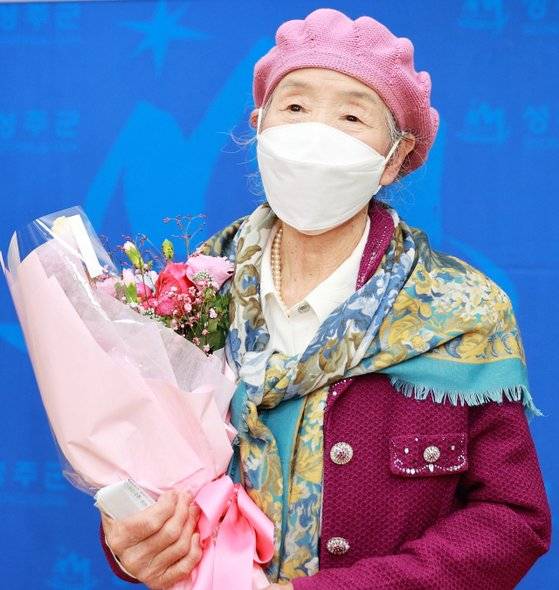 11억원 상당의 재산을 고향 성주군에 기부한 박자연 할머니. 사진 경북 성주군