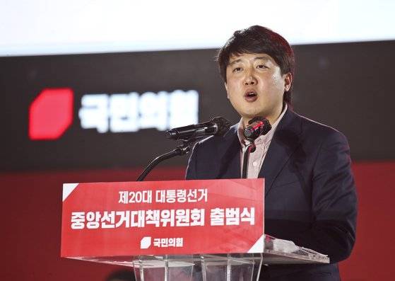 이준석 국민의힘 대표가 지난 6일 오후 서울 송파구 올림픽공원 체조경기장에서 열린 국민의힘 제20대 대통령선거 선거대책위원회 출범식에서 연설을 하고 있다. [국회사진기자단]