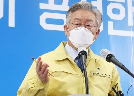 지난 1월 경기지사 시절 이재명 민주당 후보가 경기 수원 경기도청에서 코로나 관련 브리핑을 하고 있다. 연합뉴스