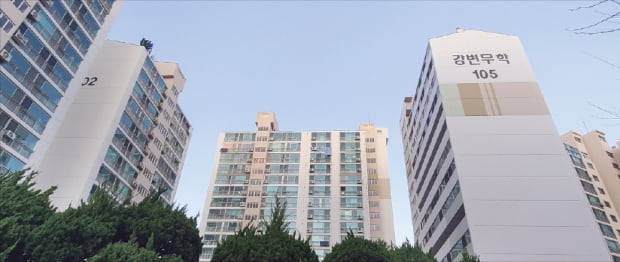 서울 강서구 염창동 일대 노후 단지들의 리모델링 사업이 활기를 띠고 있다. 조합 설립을 추진 중인 염창 무학아파트.  은정진 기자