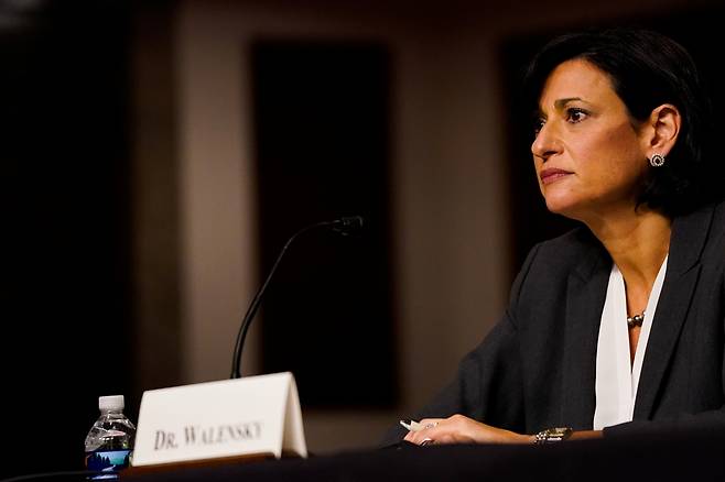 신종 코로나바이러스 감염증(코로나19) 새 변이주 오미크론이 전 세계 50개국에서 확인됐다. 미국 전역에서도 51개주 가운데 19개주에서 확진자가 발생했다. 사진은 로셸 월렌스키 미국 질병통제예방센터(CDC) 국장./사진=로이터통신