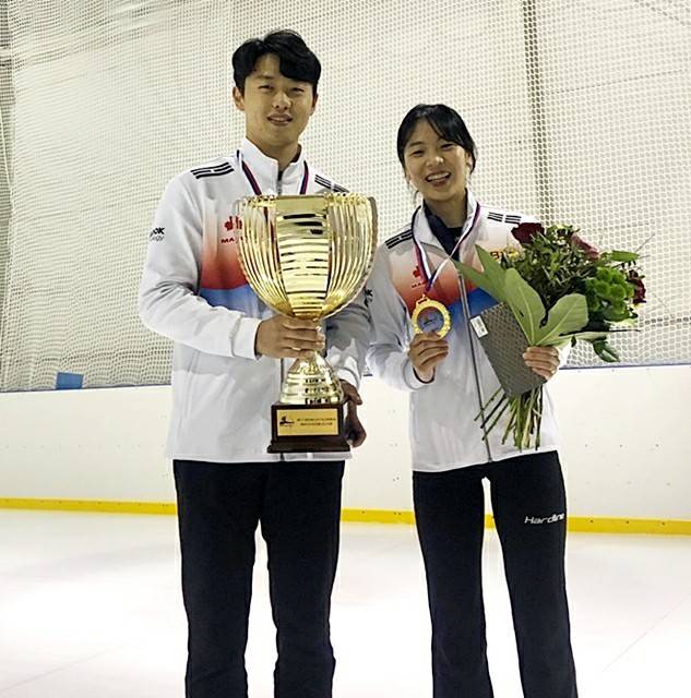 [서울=뉴시스]컬링 김민지(오른쪽)-이기정.(사진=대한컬링경기연맹 제공)