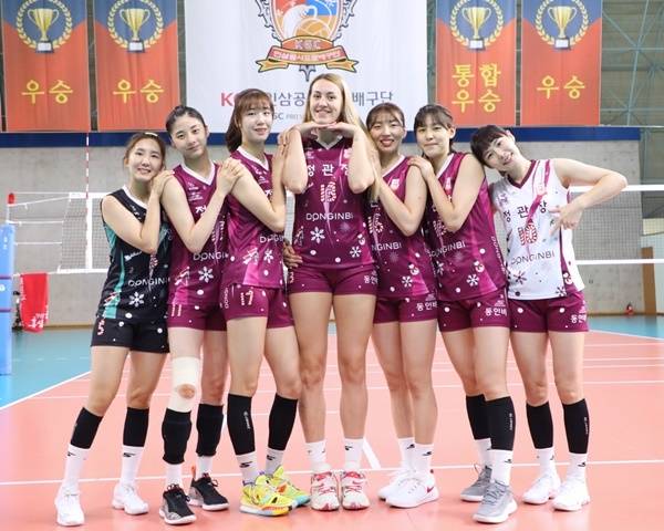 여자프로배구 KGC인삼공사 크리스마스 스페셜 유니폼. (사진=KGC인삼공사 제공) *재판매 및 DB 금지