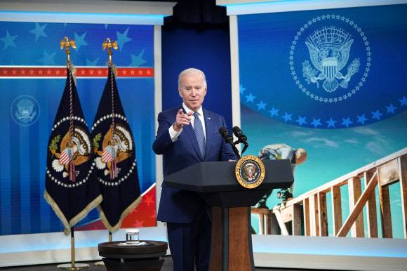 조 바이든 미국 대통령이 6일(현지시간) 중국의 인권 탄압을 문제 삼아 내년 2월 베이징 동계올림픽에 대해 외교적 보이콧을 결정했다. AFP 연합뉴스