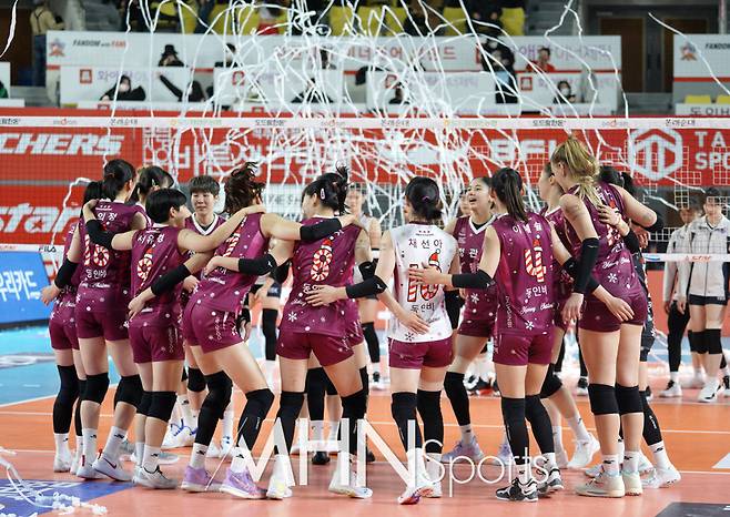 사진= 9일, 경기에서 승리하고 기뻐하는 KGC인삼공사ⓒMHN스포츠 이지숙 기자